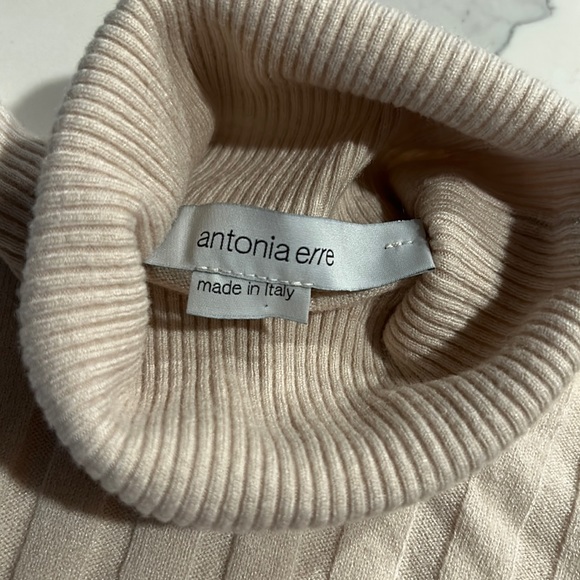 Soft lightweight turtleneck made in Italy by antonia erre - Picture 4 of 8